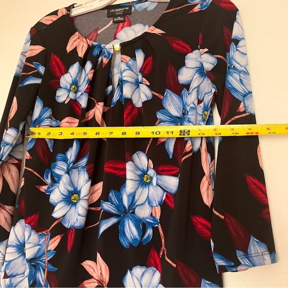 Liz Claiborne petite floral blouse with 3/4 sleeves - Picture 4 of 7